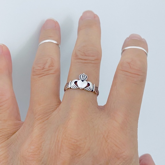 Sterling Silver Irish Claddagh Ring with Rope Band, Friendship Love Heart Rings - Picture 4 of 13